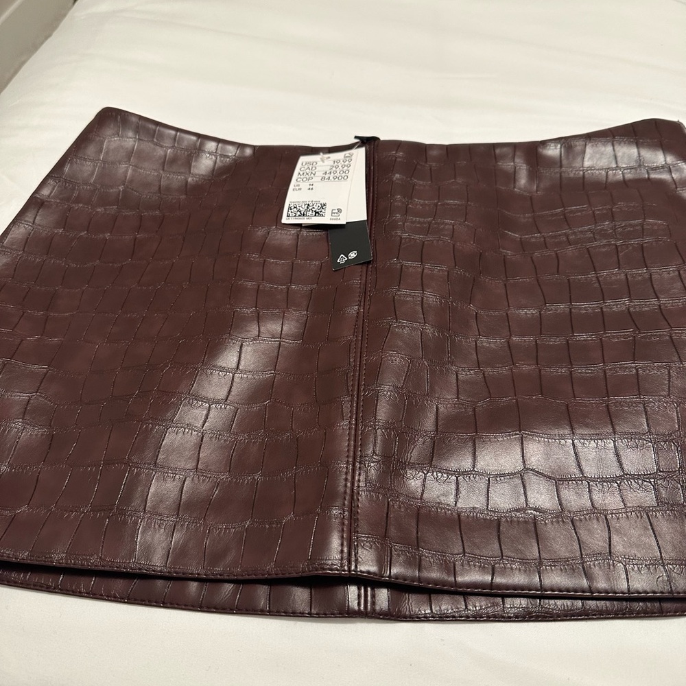 H&M Croc-Embossed Skirt in Deep Brown